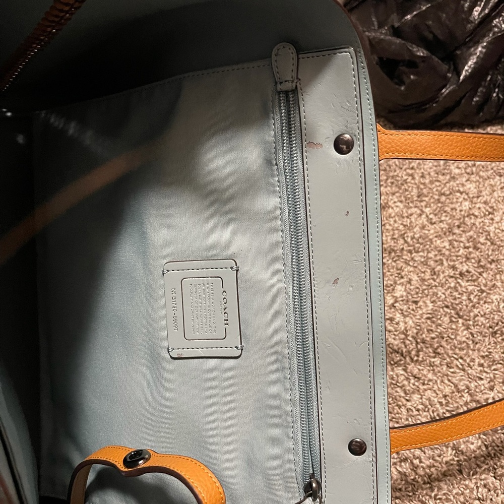 Coach - Picture 3 of 6